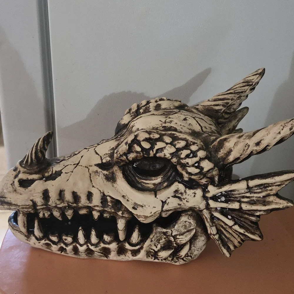 Dragon Head Skull Decor - Black and Cream